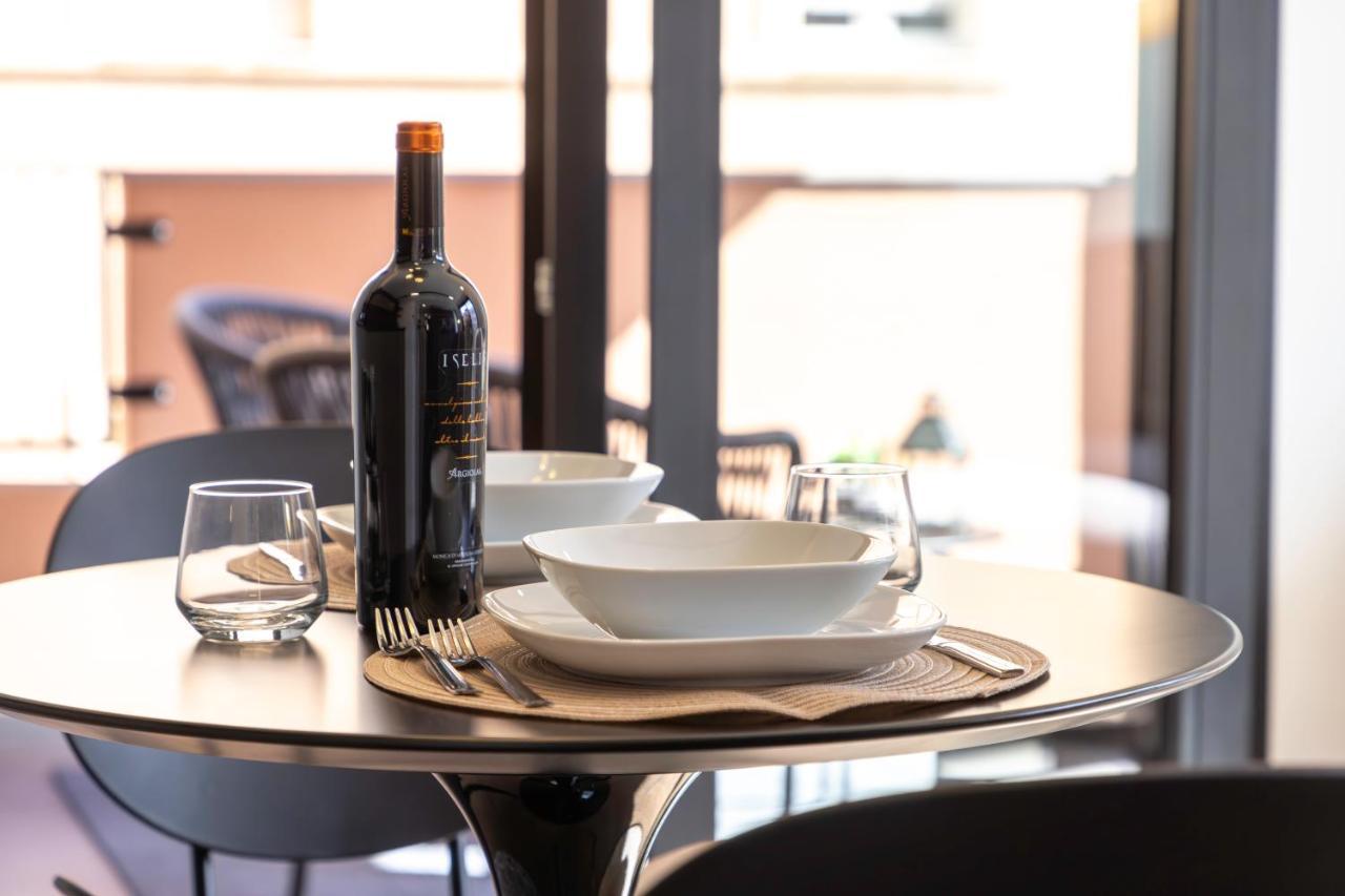 Vittoria'S Luxury Apartment Cagliari Eksteriør billede